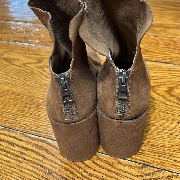 Lucky Brand LK Ravynn style leather suede booties.  Great condition. Size 8.5. - Picture 2 of 13